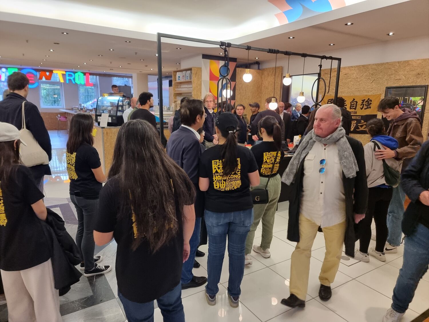 Global Lady Liberty HK Unveiled in Frankfurt — 5 of 7