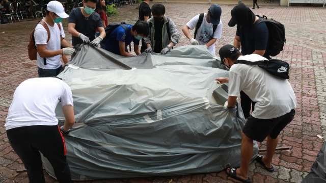 Lady Liberty HK Debuts at CUHK — 2 of 8