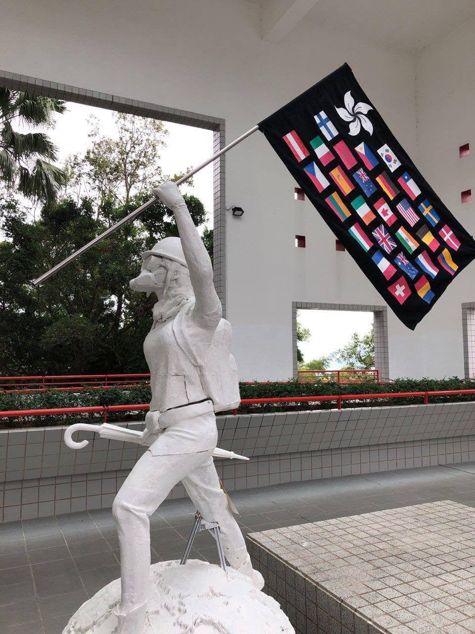 Global Lady Liberty HK Debuts at HKUST on New Year's Day — 3 of 3